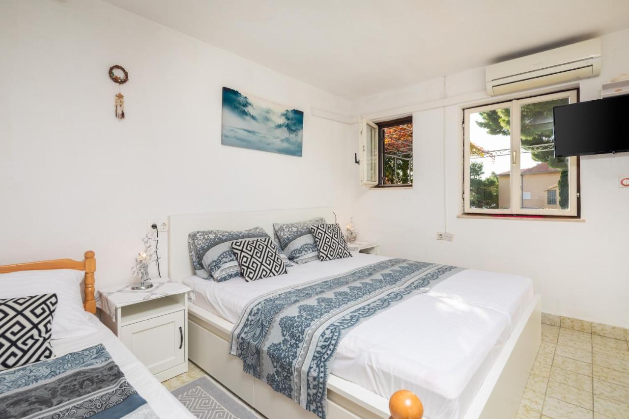Urban Edge - Beach Apartments 오미스 외부 사진