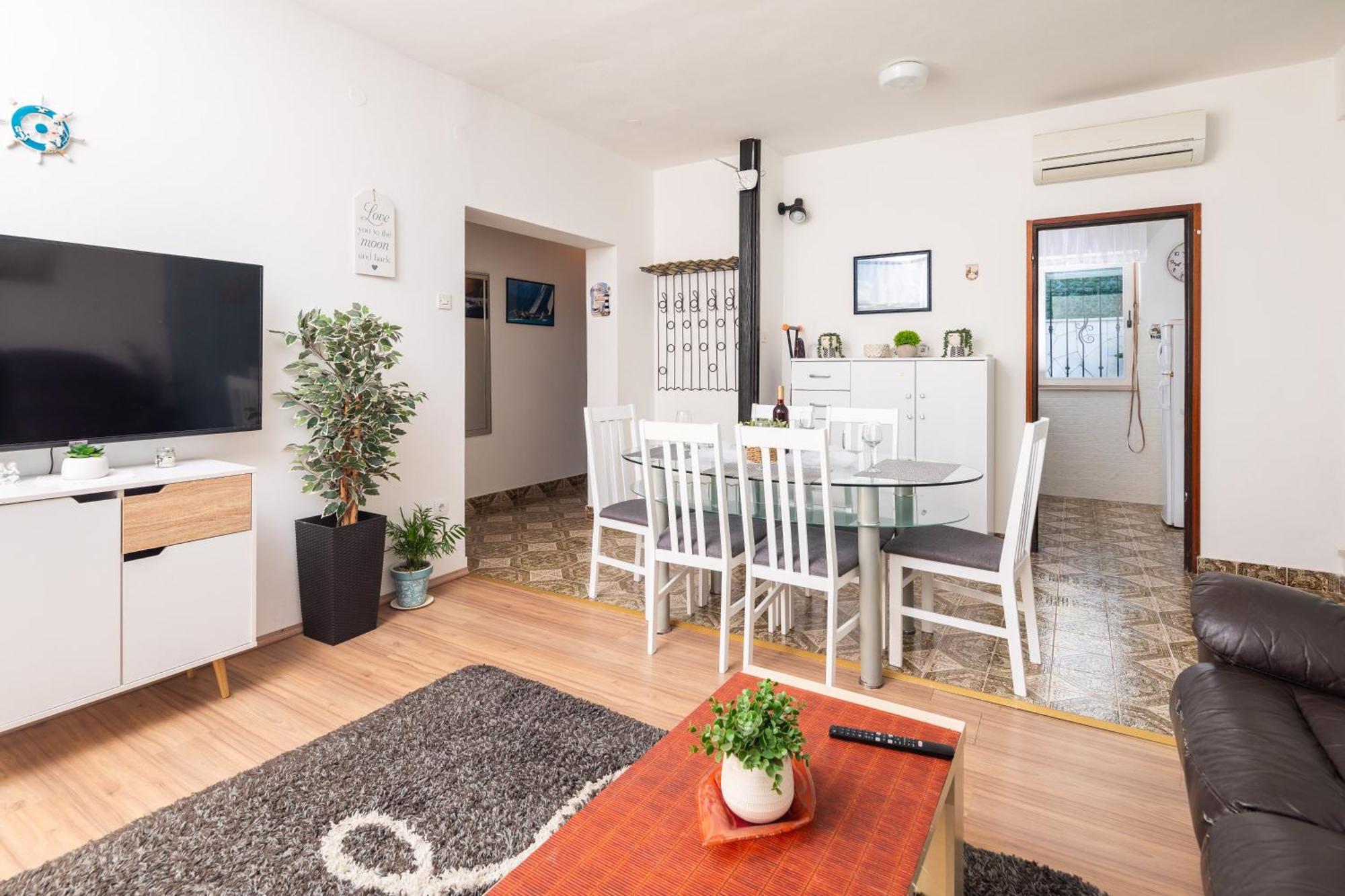 Urban Edge - Beach Apartments 오미스 외부 사진