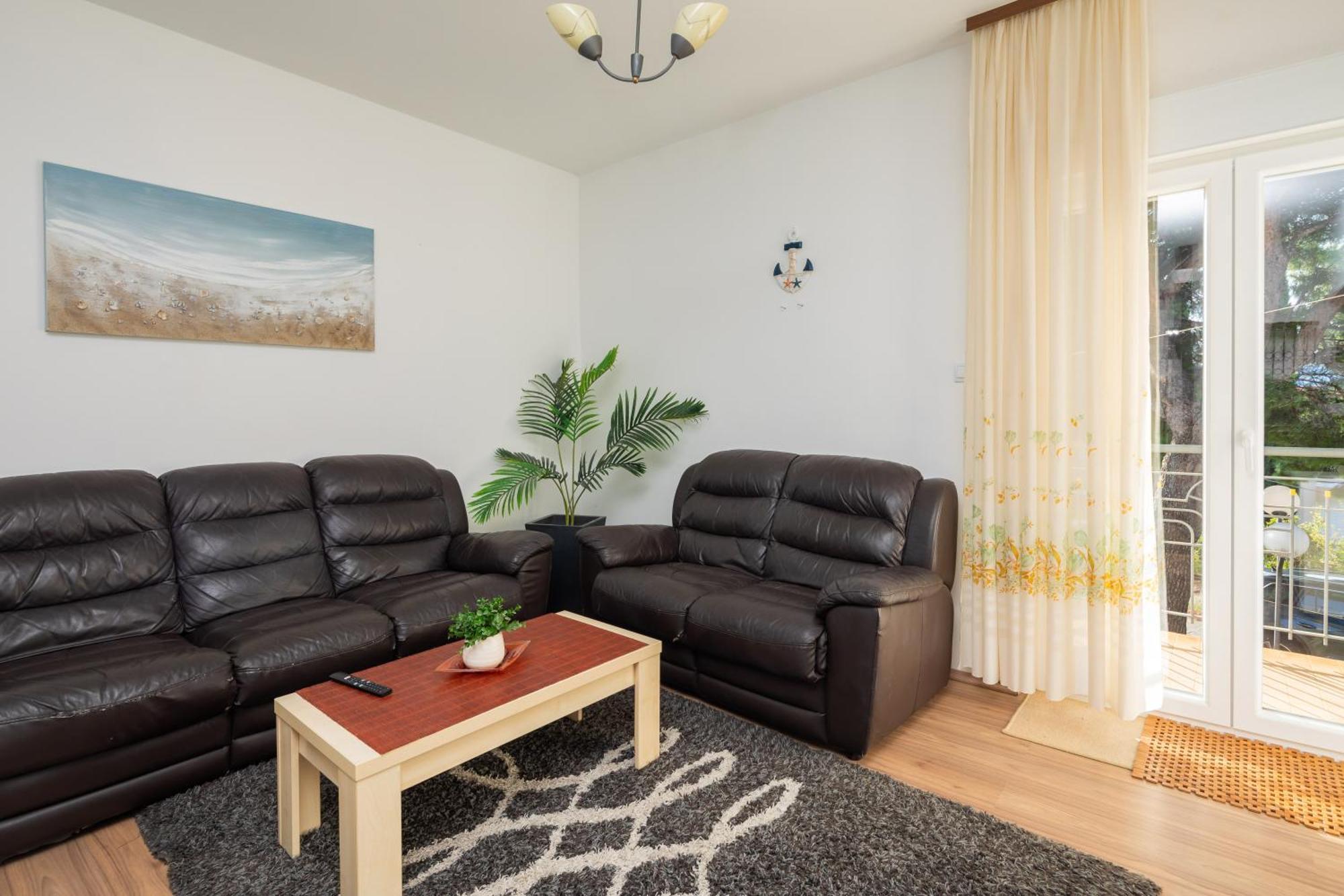 Urban Edge - Beach Apartments 오미스 외부 사진