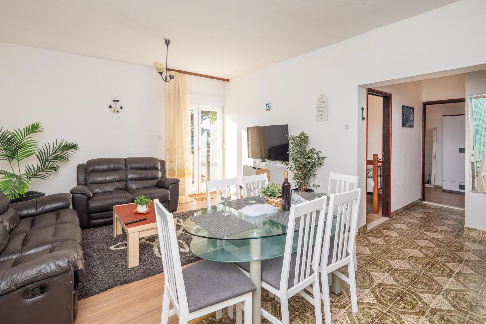 Urban Edge - Beach Apartments 오미스 외부 사진
