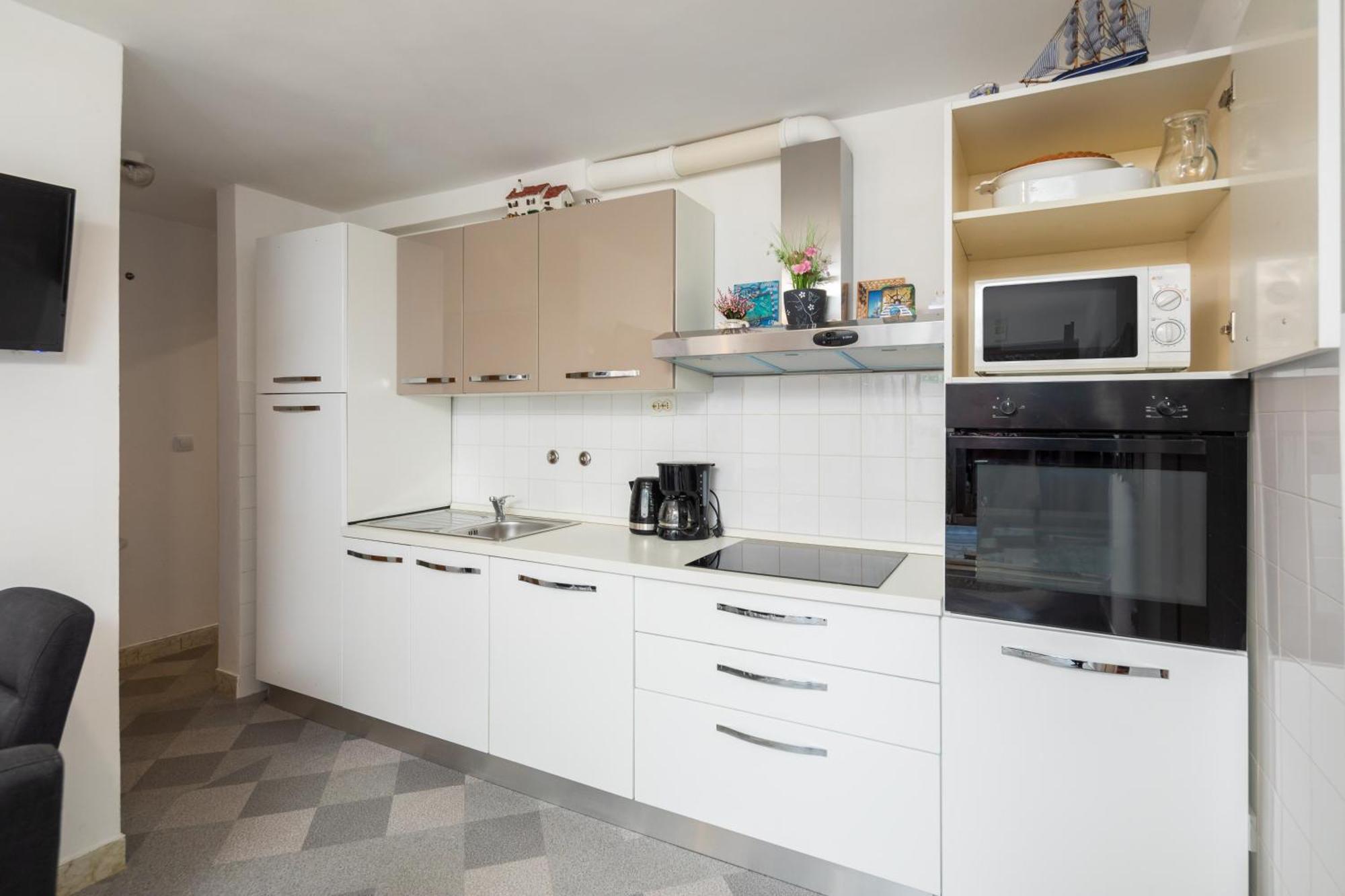 Urban Edge - Beach Apartments 오미스 외부 사진