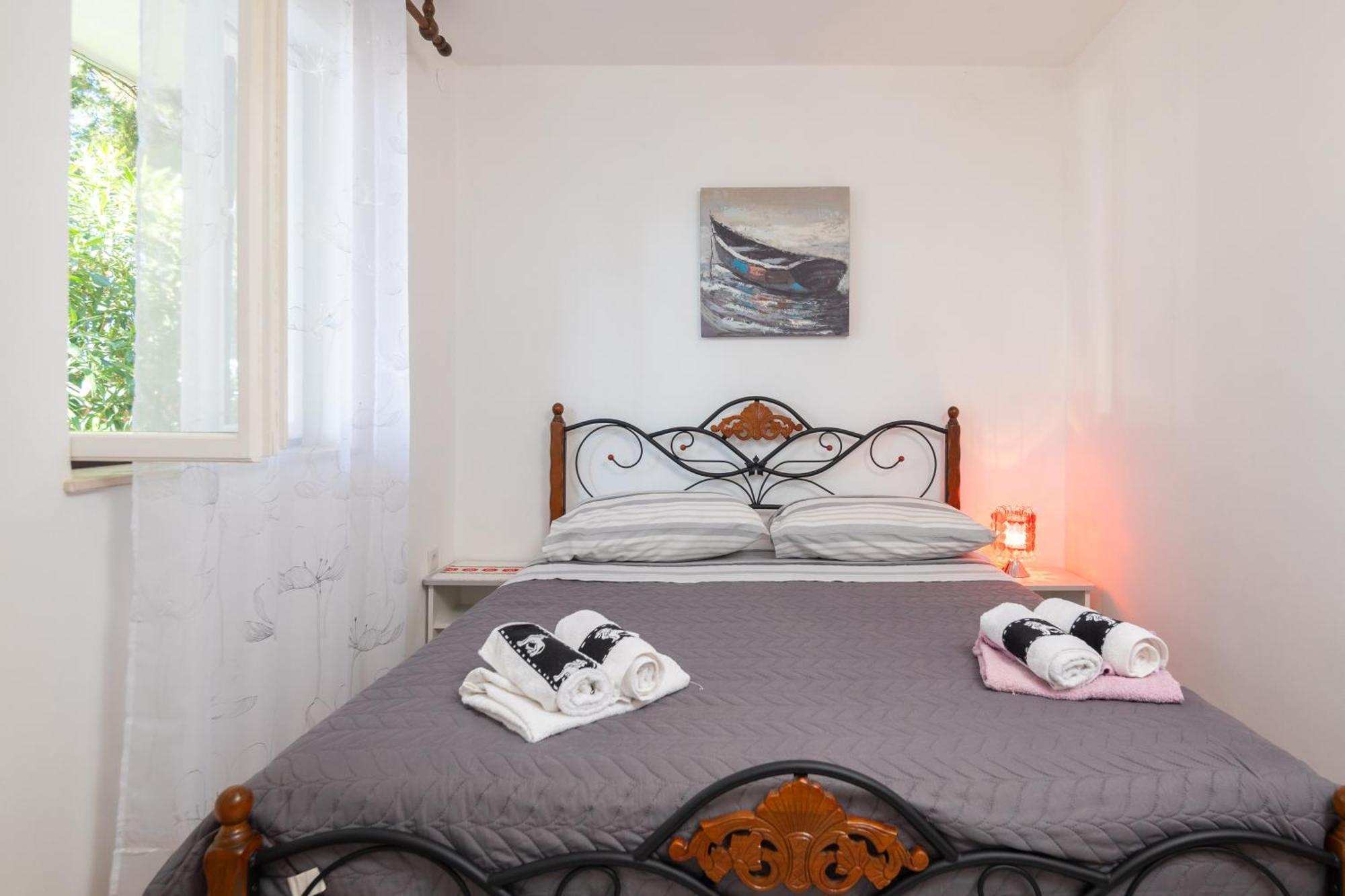 Urban Edge - Beach Apartments 오미스 외부 사진