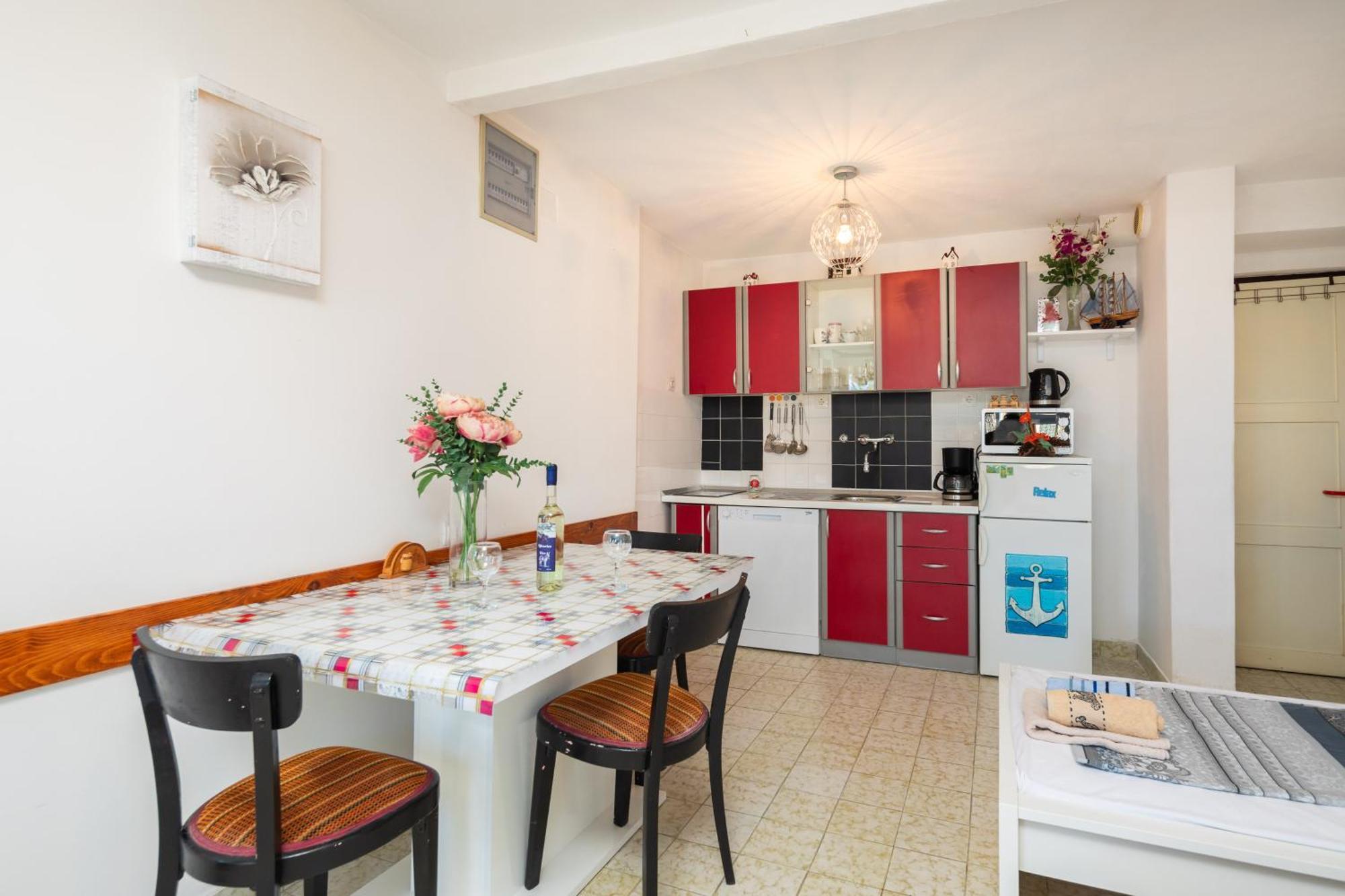 Urban Edge - Beach Apartments 오미스 외부 사진