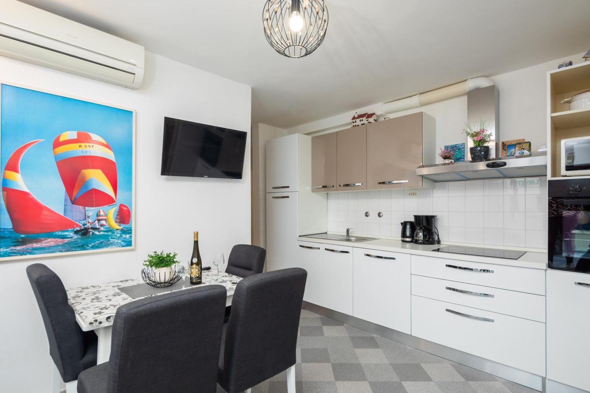 Urban Edge - Beach Apartments 오미스 외부 사진