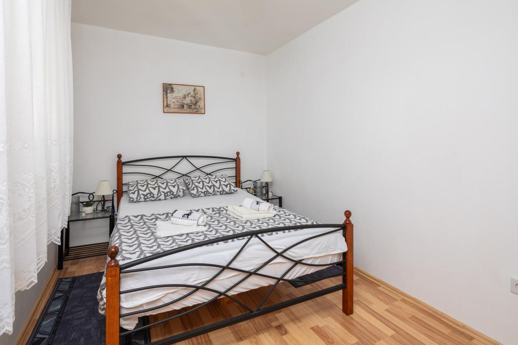Urban Edge - Beach Apartments 오미스 외부 사진
