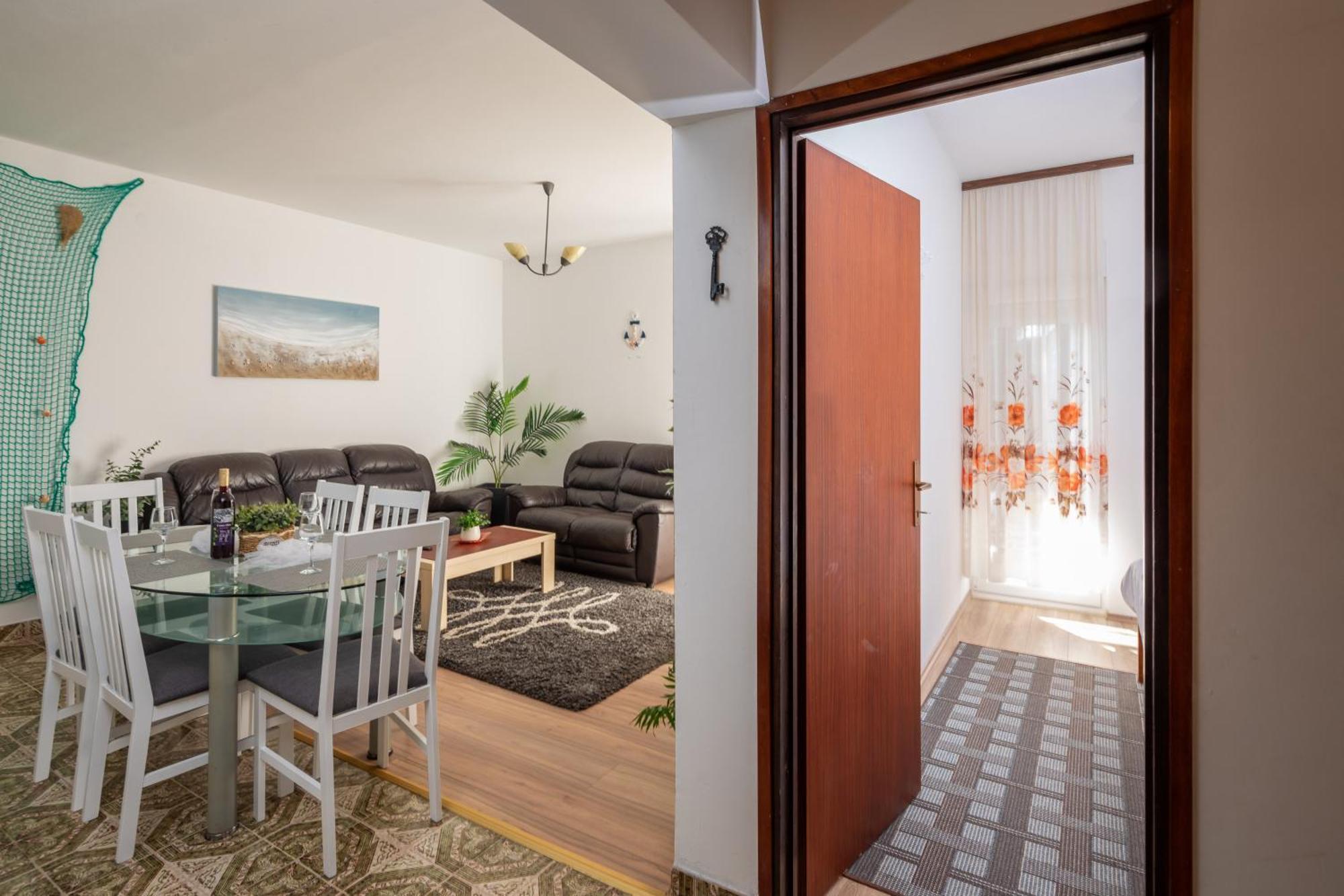 Urban Edge - Beach Apartments 오미스 외부 사진