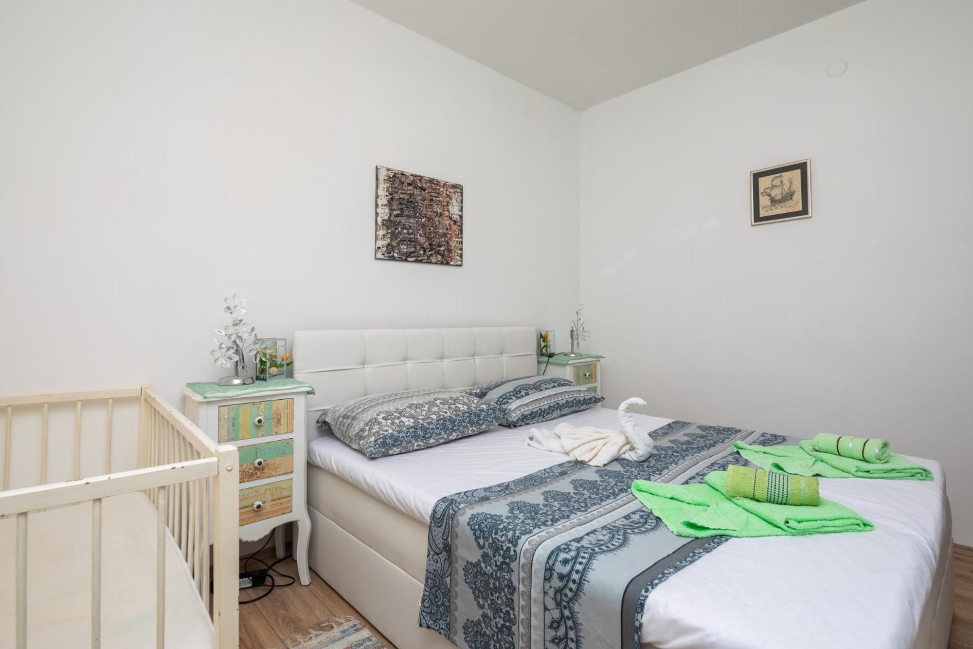 Urban Edge - Beach Apartments 오미스 외부 사진