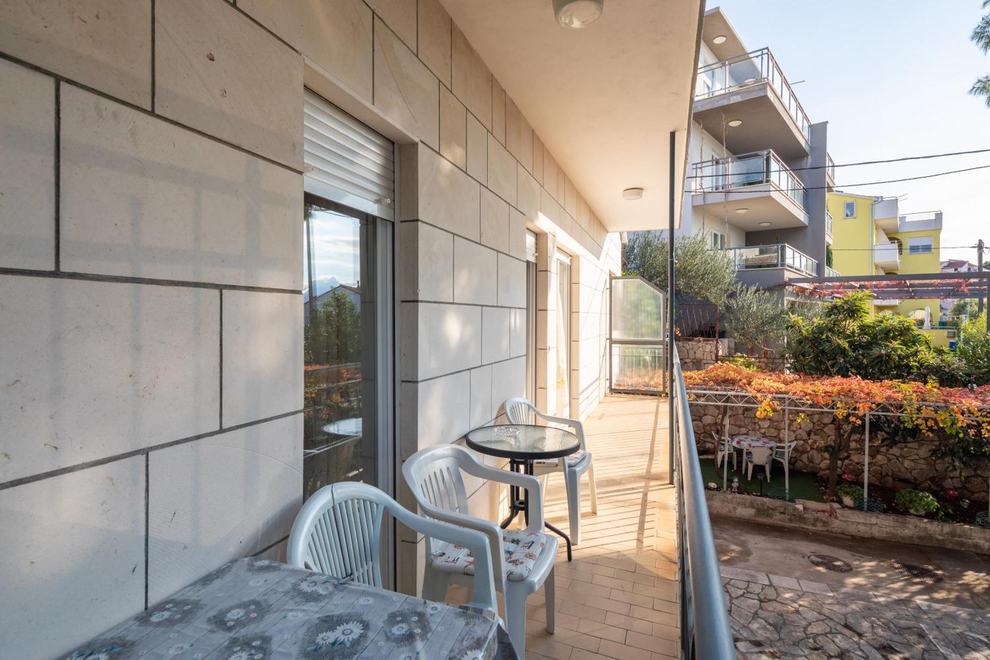 Urban Edge - Beach Apartments 오미스 외부 사진